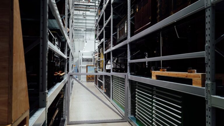 Carousel Storage System 개념과 적용 사례: 물류센터에서 언제 도입해야 할까?